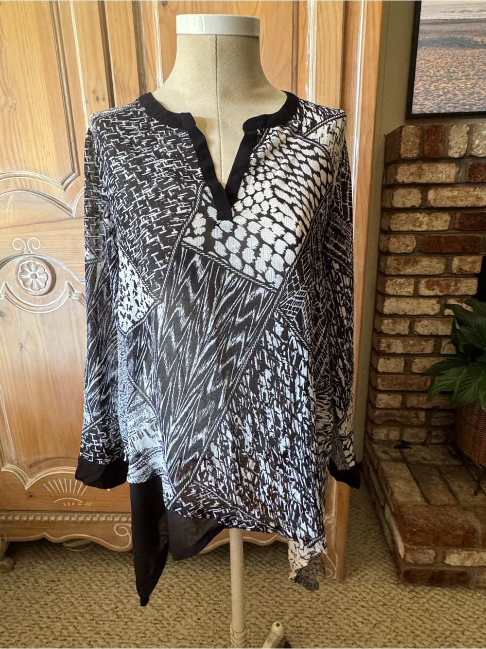Ellen Tracy Black and White Mixed-Print Split-Neck Tunic